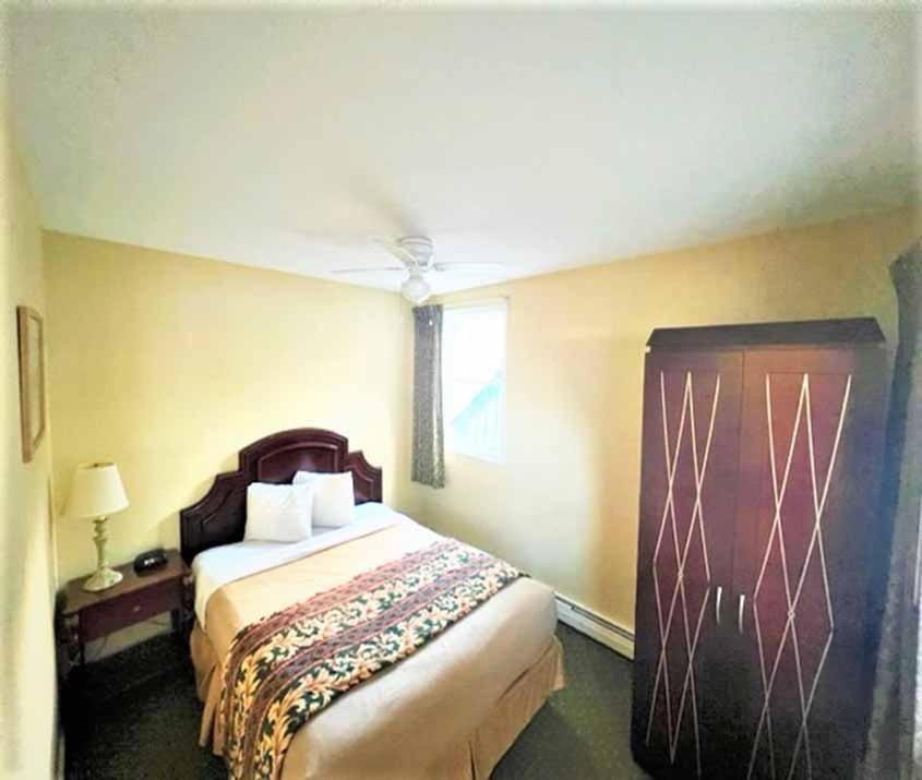 Motel Exit 5 & 2*